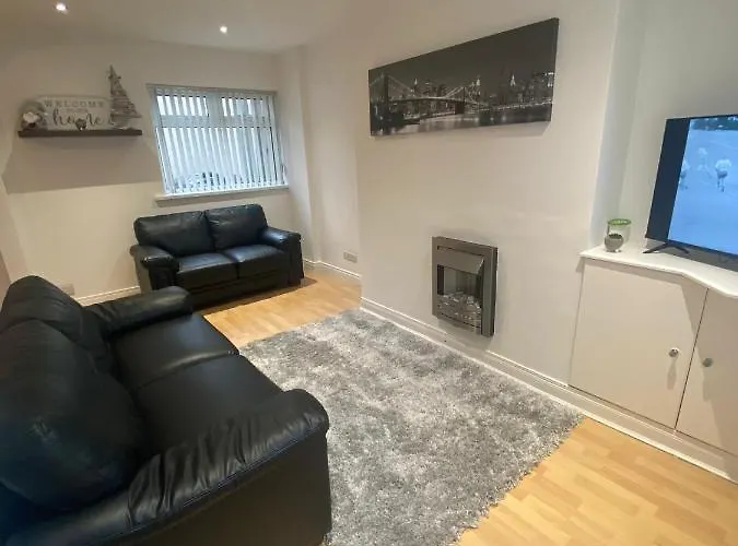 Modern Two Bed House Close To City Centre