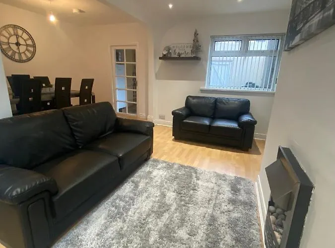 Modern Two Bed House Close To City Centre