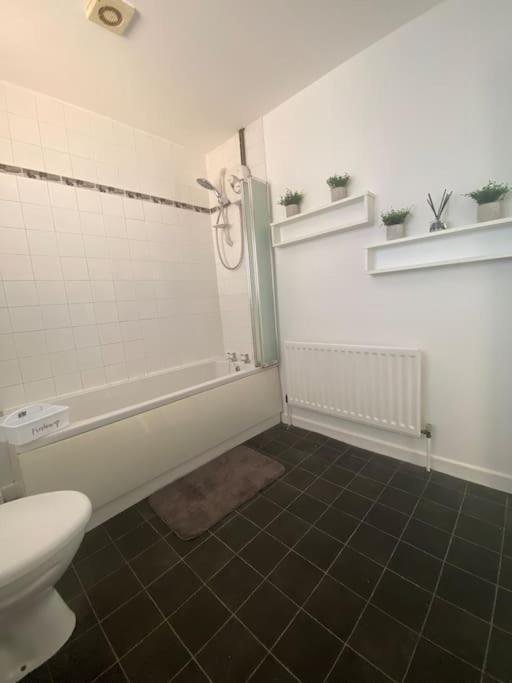 Modern Two Bed House Close To Centre *