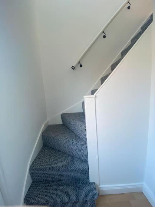 Modern Two Bed House Close To Centre * Belfast